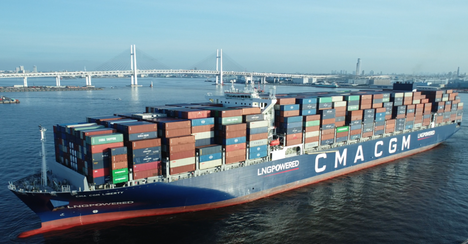 鎌倉の海岸風景